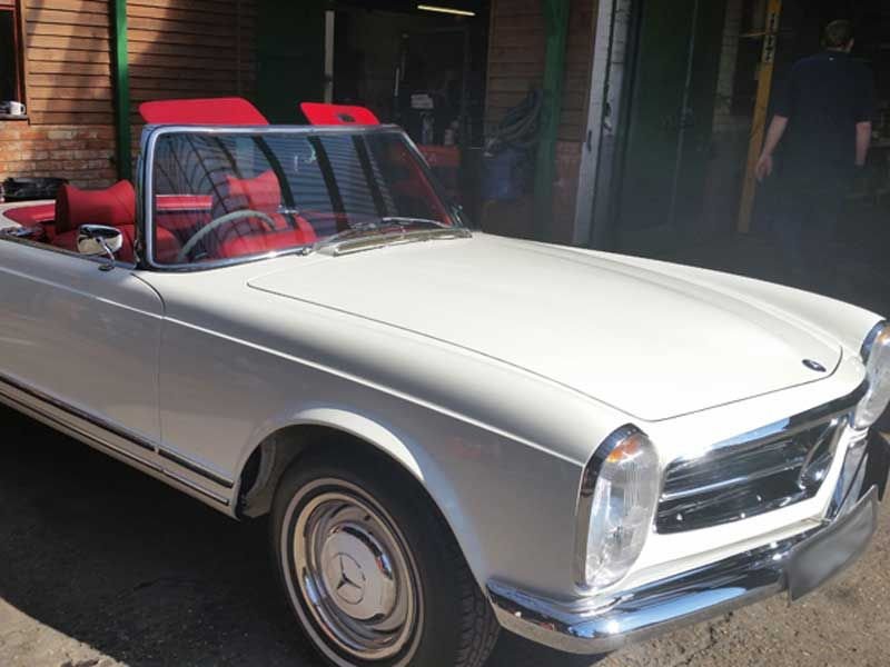 1966-Mercedes-Benz-230sl-Manual