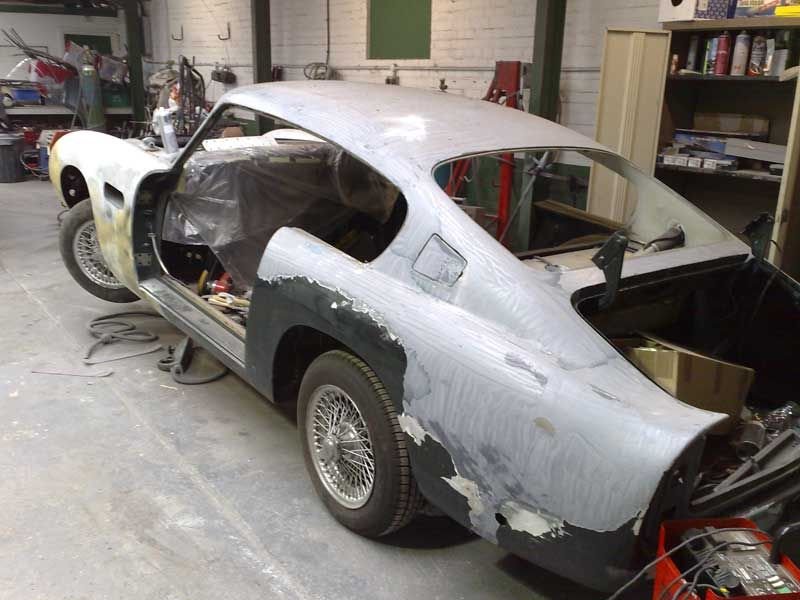 Aston-Martin-Superleggera-01