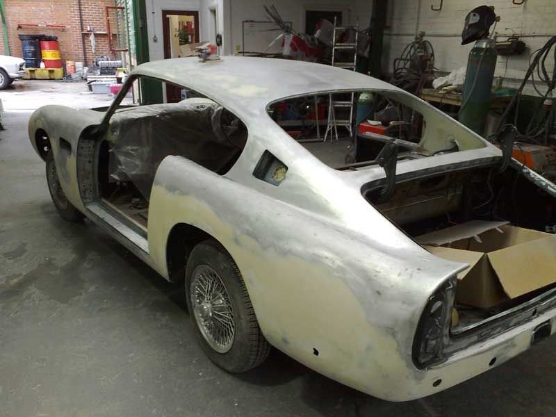 Aston-Martin-Superleggera-05