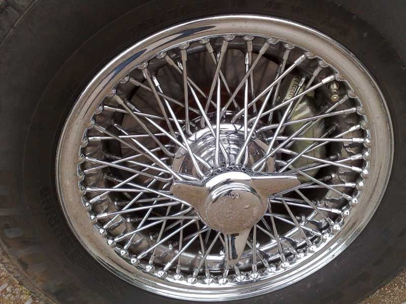 Aston-Martin-Superleggera-16