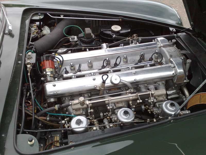 Aston-Martin-Superleggera-17